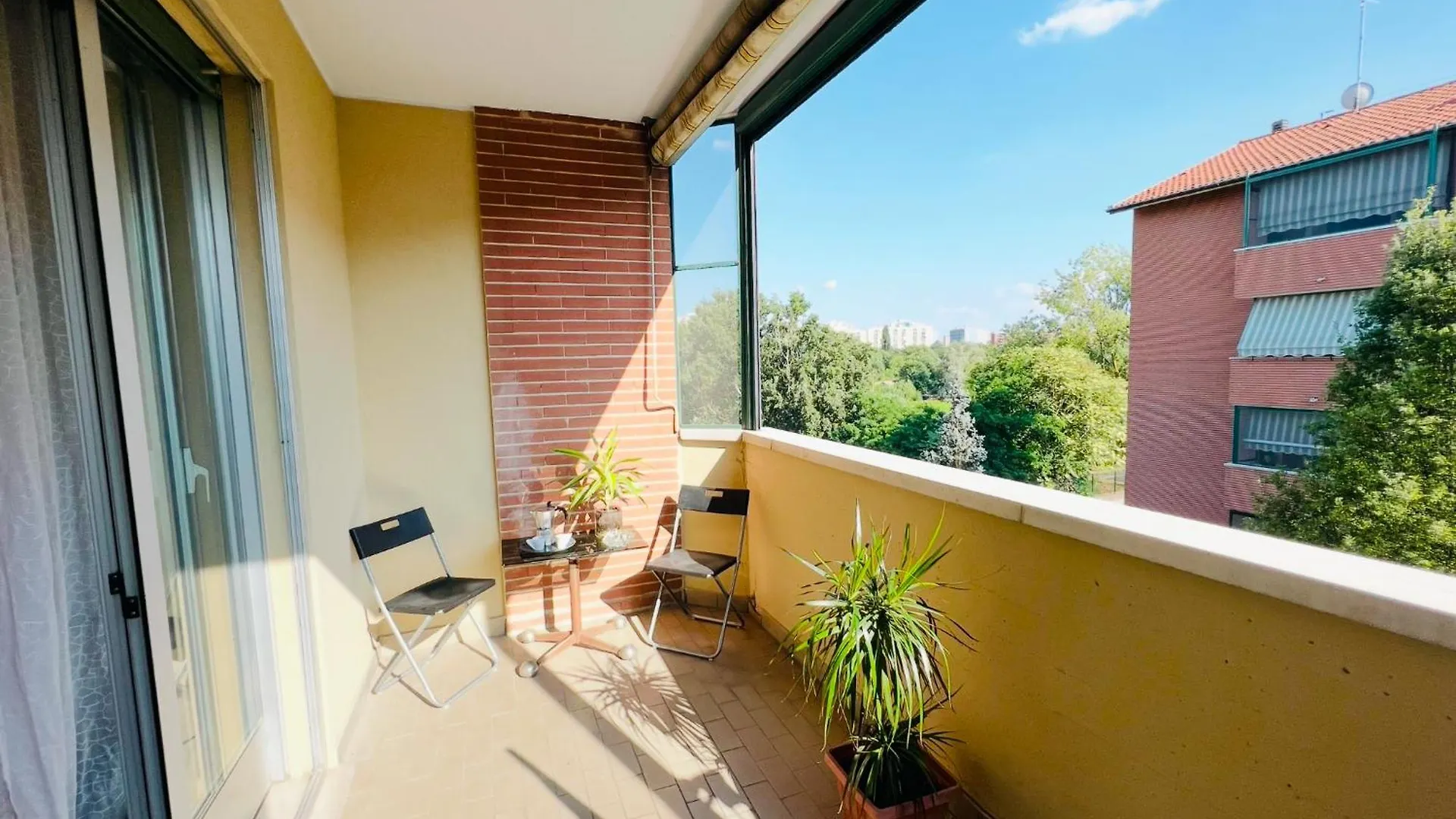 Big Apartment In Milan City Navigli District With 2 Balcony And Parking Italy