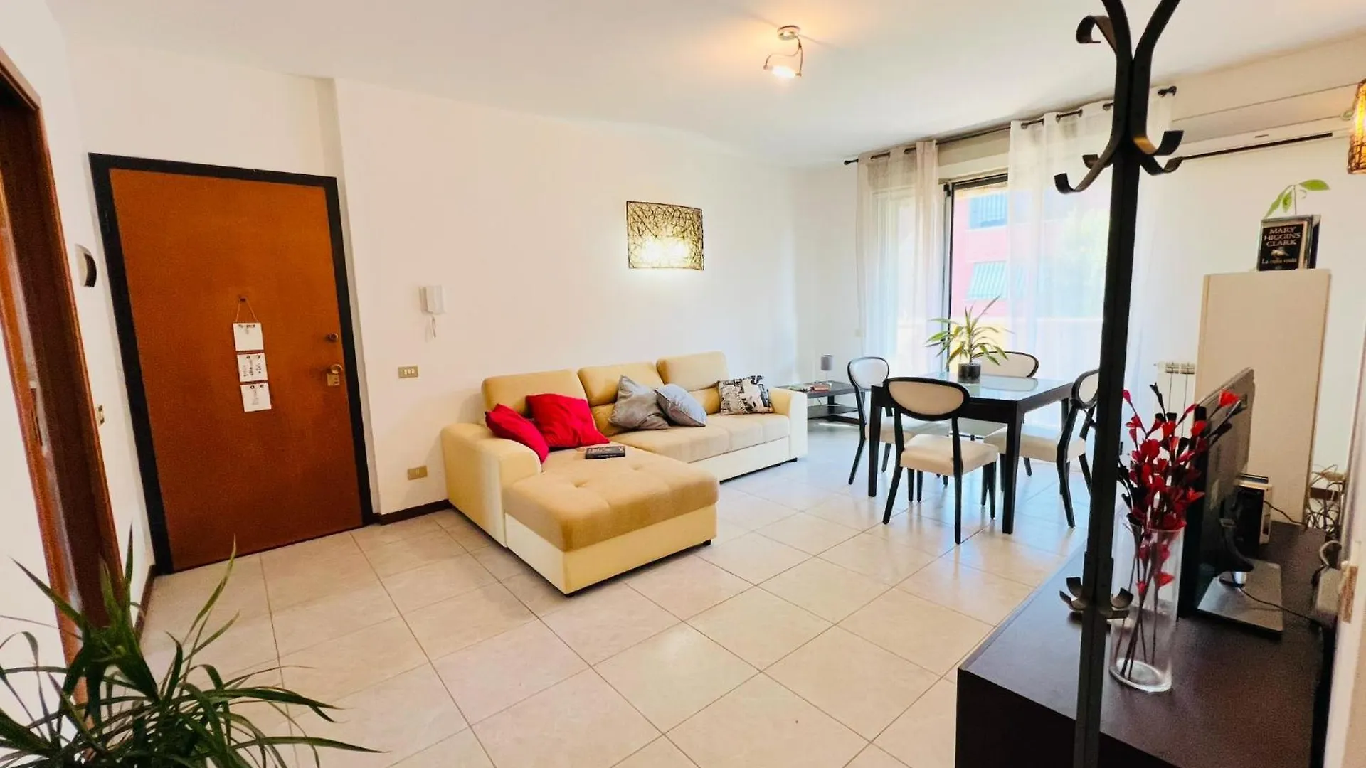 Big Apartment In Milan City Navigli District With 2 Balcony And Parking